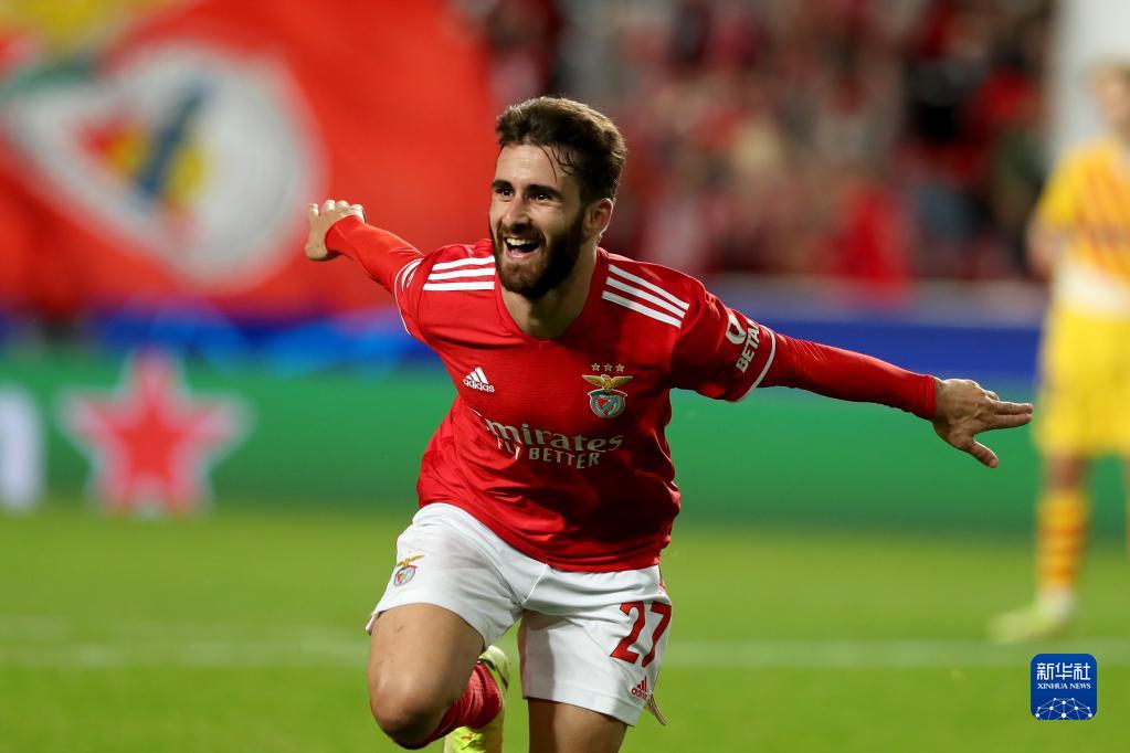 九游-葡超加时末段走向成谜，巴塞罗那造点机会，更衣室稳定，训练强度明显提升(士麦那与卡普里漫画)