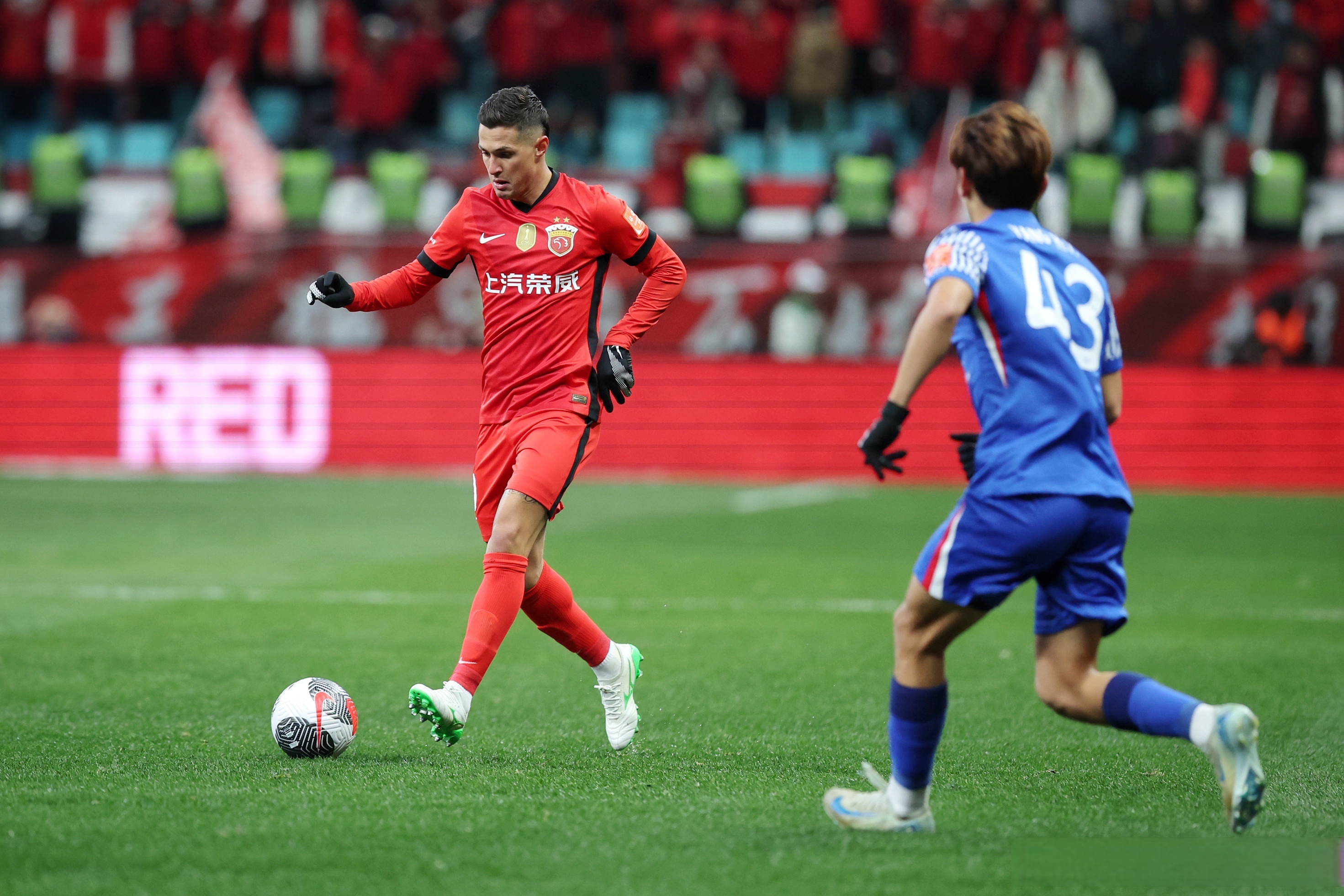 九游娱乐-英超赛程吃紧；上海海港冲刺阶段复出首秀；媒体盛赞；年轻球员得到机会的简单介绍